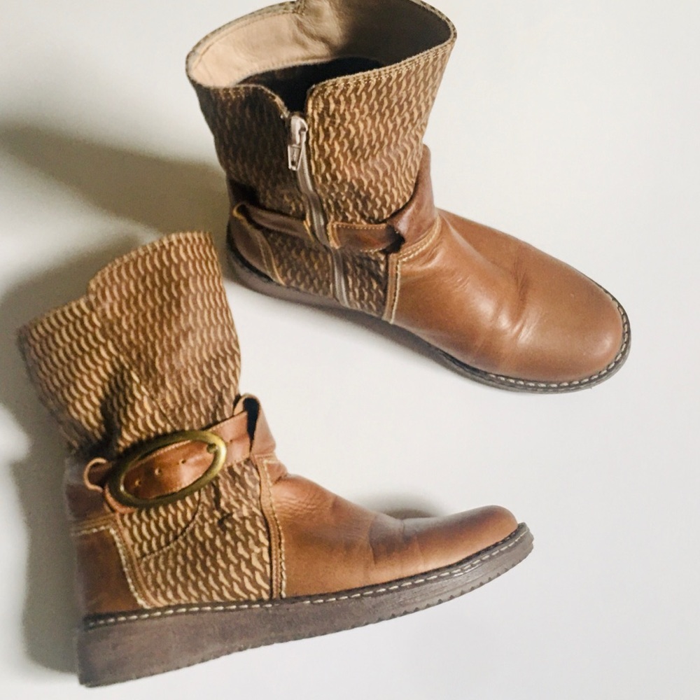 Genuino leather boots